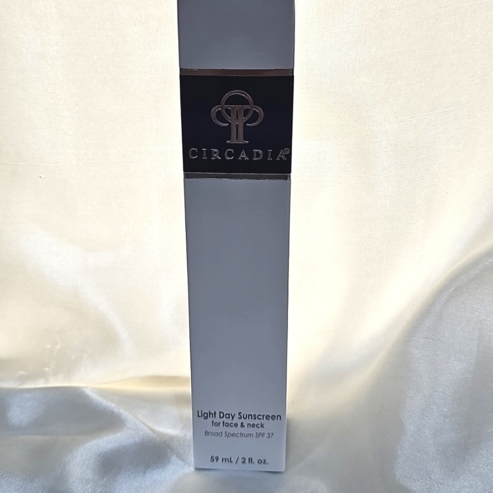 Circadia Skincare Item Luxury Line Anti- Aging 5 piece set - Picture 3 of 9